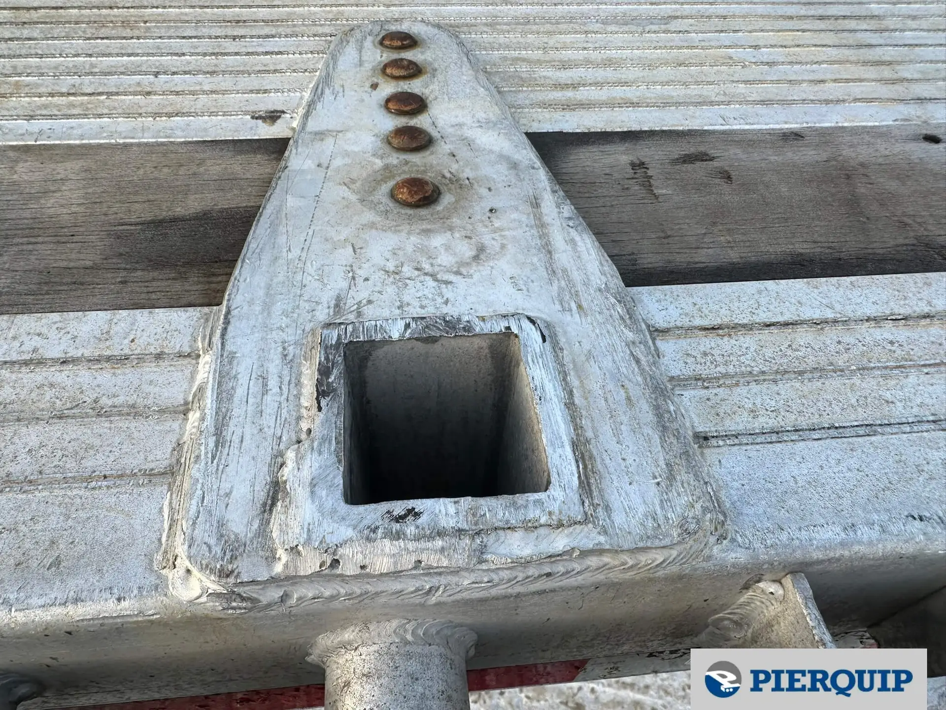 Pierquip_Mac Trailer_Flatbed_Tridem_Bunk (10)