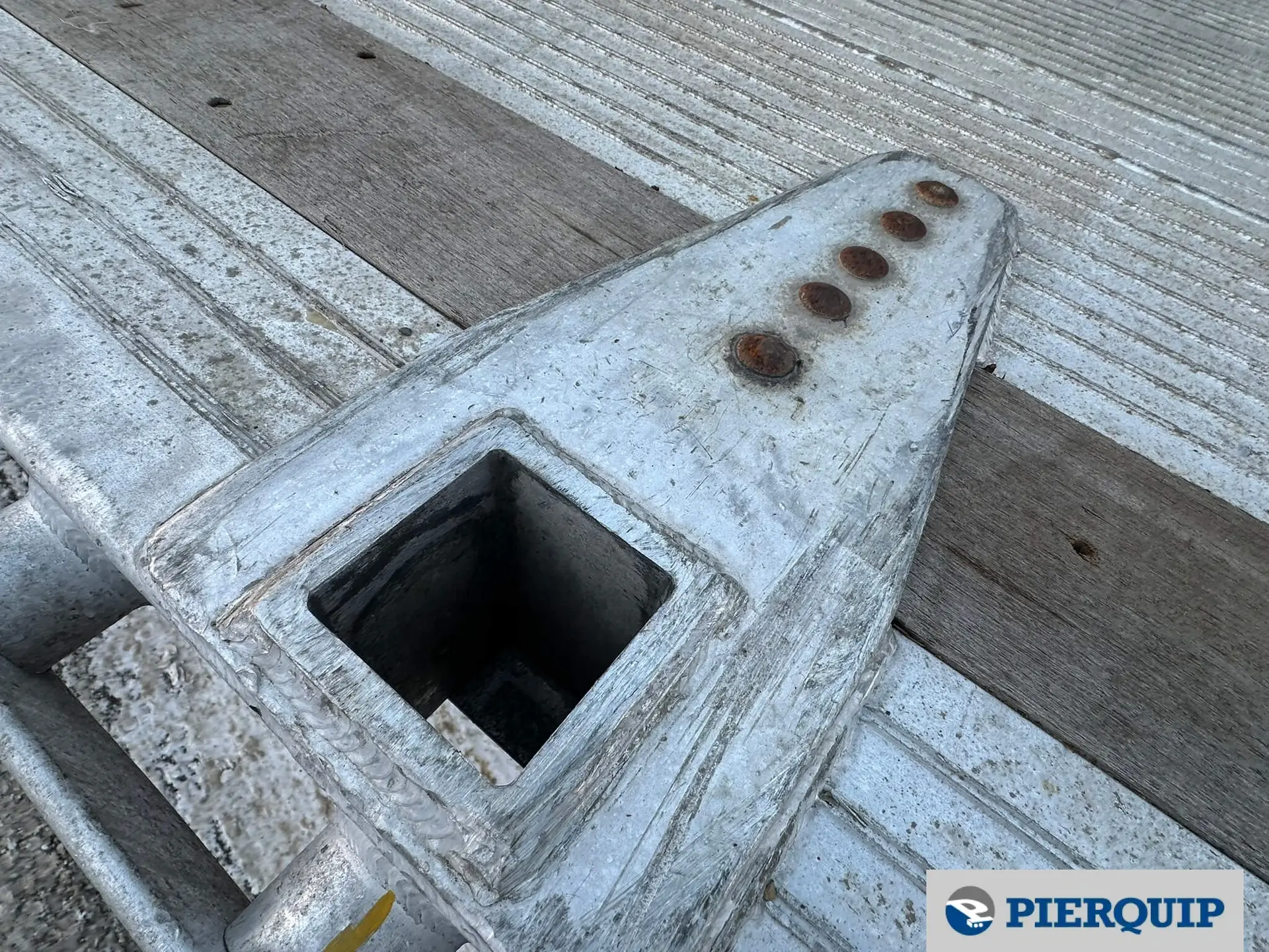 Pierquip_Mac Trailer_Flatbed_Tridem_Bunks (11)