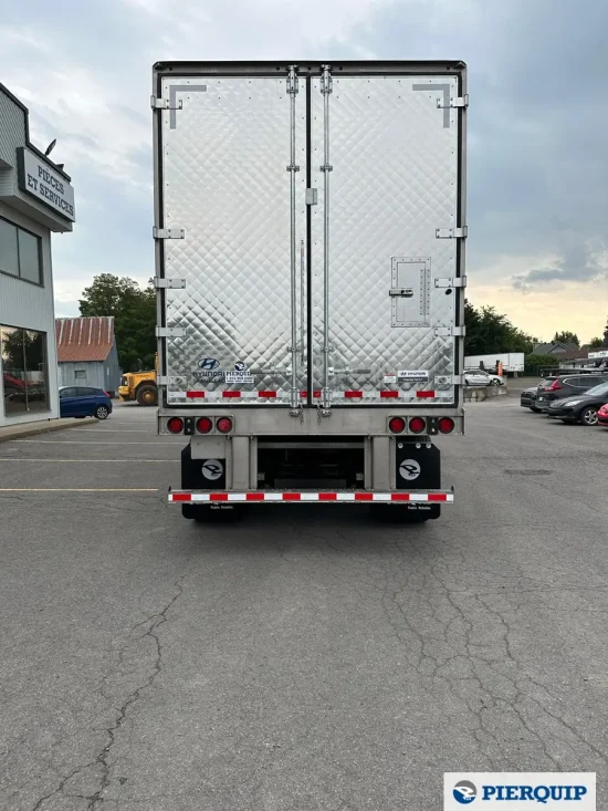 Pierquip-Reefer-Hyundai-2Axles-Barn-doors-2024-003